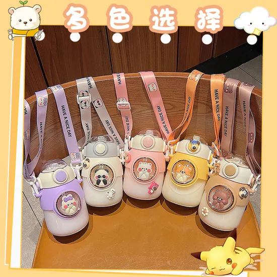 Süße Kinder-Wasserflasche aus Kunststoff, 820 ml, großes Fassungsvermögen, Kawaii-Cartoon, mit Strohhalm